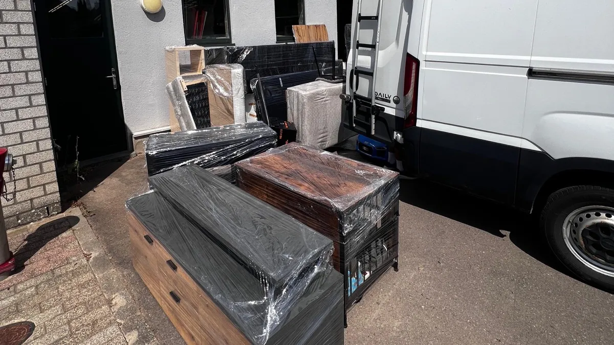 Mobilier protégé et prêt à charger dans le camion EcoMove au Luxembourg